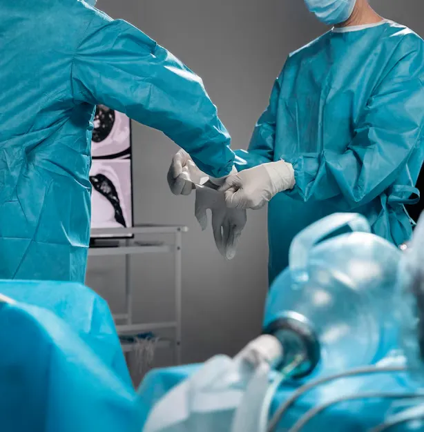 imgi 159 medicos preparan procedimiento quirurgico 23 2148962472
